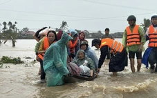 Đắk Lắk: Hàng ngàn hộ dân kẹt trong lũ dữ chờ ứng cứu