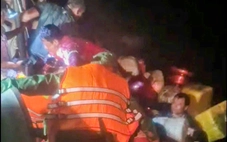 Cứu 13 ngư dân trôi dạt trên vùng biển Cà Mau