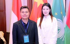 Đánh cặp với nữ kỳ thủ, Lại Lý Huynh bất bại ở giải cờ tướng đôi Trung Quốc