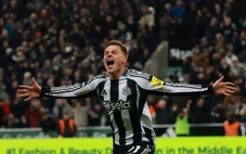 Newcastle làm Man City choáng váng với cú đúp của Harvey Barnes