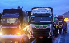 Dòng xe kẹt 30km trên quốc lộ 1 hướng Khánh Hòa đi Phú Yên cũ bắt đầu được giải tỏa