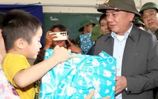 Thường trực Ban Bí thư thăm người dân vùng lũ xã Diên Điền, Khánh Hòa