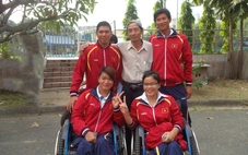 Nhớ bụi phấn trên mái tóc thầy cô - Kỳ 7: Người thầy đặc biệt của kình ngư Sa Ri