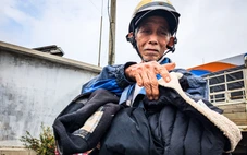 Người dân tâm lũ đang cần quần áo ấm như cơm ăn, nước uống