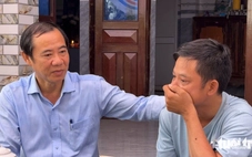 Lãnh đạo Đảng ủy Mặt trận Tổ quốc Việt Nam thăm gia đình có 2 con nhỏ chết vì lũ dữ