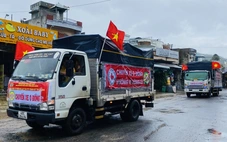 Những chuyến xe nghĩa tình vào rốn lũ Phú Yên