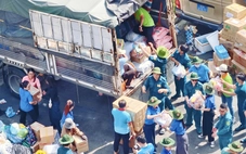 'Thấy mọi người cùng hướng về đồng bào vùng lũ, mình không còn thấy mệt nữa'