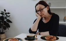 Ăn cơm một mình ảnh hưởng đến chất lượng sống, sức khỏe, dinh dưỡng?