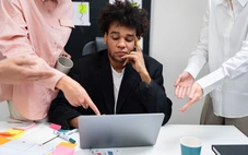 Phản biện cách nào để không gây 'chấn thương cảm xúc' cho người nghe?