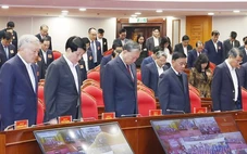 Tổng Bí thư Tô Lâm, các lãnh đạo mặc niệm đồng bào tử vong do thiên tai, ủng hộ người dân vùng lũ