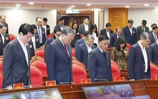 Tổng Bí thư Tô Lâm, các lãnh đạo mặc niệm đồng bào tử vong do thiên tai, ủng hộ người dân vùng lũ