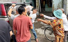 Những trái tim nặng tình người đã đến vùng lũ