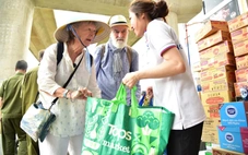 TP.HCM dừng tiếp nhận hàng hoá, người dân sẻ chia cùng vùng lũ qua tài khoản