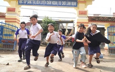 Khẩn trương đưa học sinh vùng lũ trở lại trường