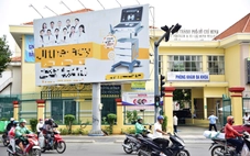 Viện Pasteur TP.HCM 'kêu cứu' vì di tích 134 tuổi chìm trong bảng quảng cáo và rác