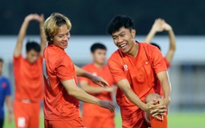 Songkhla ngập nặng, U22 Việt Nam lợi và bất lợi thế nào nếu chuyển về đá ở Bangkok?