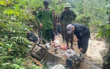 Thu giữ dụng cụ tại điểm khai thác vàng trái phép ở Hà Tĩnh