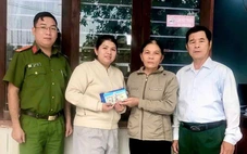 Để quên hơn 1.800 USD lẫn trong quần áo hỗ trợ người dân vùng lũ, người phụ nữ được trả lại