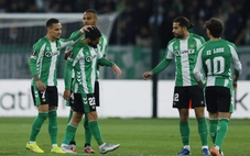 Cựu cầu thủ Man United khiến đồng đội chấn thương, khâu 7 mũi