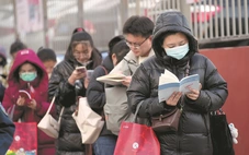 Hàng triệu người Trung Quốc đổ xô thi công chức với tỉ lệ chọi 1:97