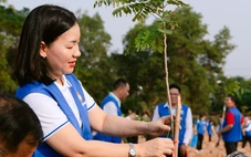 500 đại biểu Mặt trận Tổ quốc Việt Nam TP.HCM trồng cây xanh