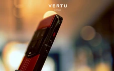 Vì sao Vertu vẫn giữ phím Ruby trong kỷ nguyên AI?