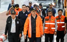 Thủ tướng Thái Lan xin lỗi và chịu hoàn toàn trách nhiệm trong ứng phó lũ lụt làm 145 người chết