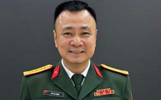 Tự Long khoe huy chương vàng cho vở diễn 'để đời'