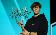Sinner vô địch Paris Masters, giành lại vị trí số 1 thế giới