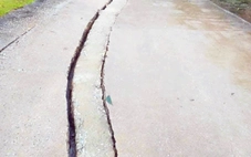 Xuất hiện vết nứt dài 40 mét trên đường Hồ Chí Minh nhánh Tây qua Quảng Trị