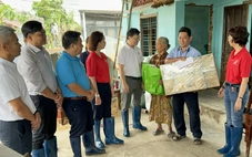 Giữa thiên tai, tình người thành điểm tựa