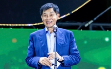 Ông Jonathan Hạnh Nguyễn góp 6 tỉ trích từ tiền mừng đám cưới con gái giúp bà con vùng lũ miền Trung