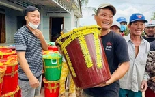 Lý do nhiều người xúc động trước những thùng cứu trợ kiểu 'túi mù'