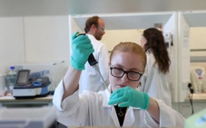 Giới học giả Mỹ đổ sang châu Âu do chính sách siết chặt của chính quyền