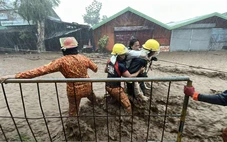 Philippines căng mình ứng phó với trận lũ 'chưa từng có', hơn 100 người chết