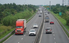 Sau 10 ngày thí điểm cấm xe tải nặng chạy làn 1 cao tốc TP.HCM - Trung Lương: Tài xế 'dễ thở' hơn