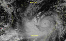Toàn cảnh bão Kalmaegi từ vệ tinh và vùng áp thấp đi sau