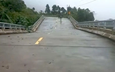 Cầu Cạn trên tuyến đường Hồ Chí Minh qua Huế hư hỏng nặng sau mưa lũ