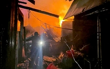 Cháy chợ tại Gia Lai lúc giữa đêm, 86 ki ốt hàng hóa bị thiêu rụi