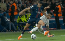 Hakimi bật khóc do đau đớn sau pha vào bóng triệt hạ của Diaz