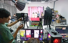 Người nổi tiếng kiếm tiền khủng từ... hàng giả