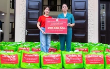 Chi nhánh Lotteria Việt Nam miền Trung gửi 1.000 phần quà tới nhân dân Huế