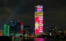 Tỏa sáng rực rỡ quốc kỳ trong tuần lễ hữu nghị Việt - Anh tại tòa tháp Saigon Marina IFC