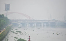 Sáng nay TP.HCM sương mù mờ mịt