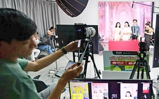 Người nổi tiếng kiếm tiền khủng từ... hàng giả