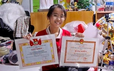 Cha khiếm thị và mẹ ung thư, nữ sinh ‘dám’ nghỉ học 2 năm kiếm tiền, đoạt nhiều giải thưởng sáng tạo