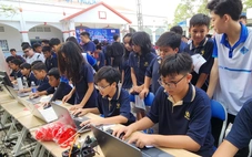 Chuyến xe công nghệ lăn bánh tại Cần Thơ: Học sinh hào hứng hóa thân nhà sáng tạo số