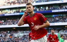 Man United thoát thua phút cuối, rớt xuống hạng 7