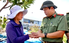 Bộ Công an trao 40 tấn nhu yếu phẩm cho người dân Gia Lai sau bão Kalmaegi