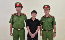 Sau 'Tàng Keng Ông Trùm', Công an TP.HCM tiếp tục bắt TikToker 'Dù Bầu Trời'